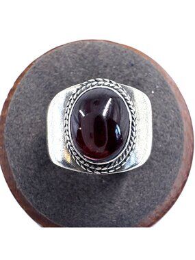 VTG Sterling Silver 925 Garnet Bezel Set Rope Border Tapered Band Ring Size 6.25